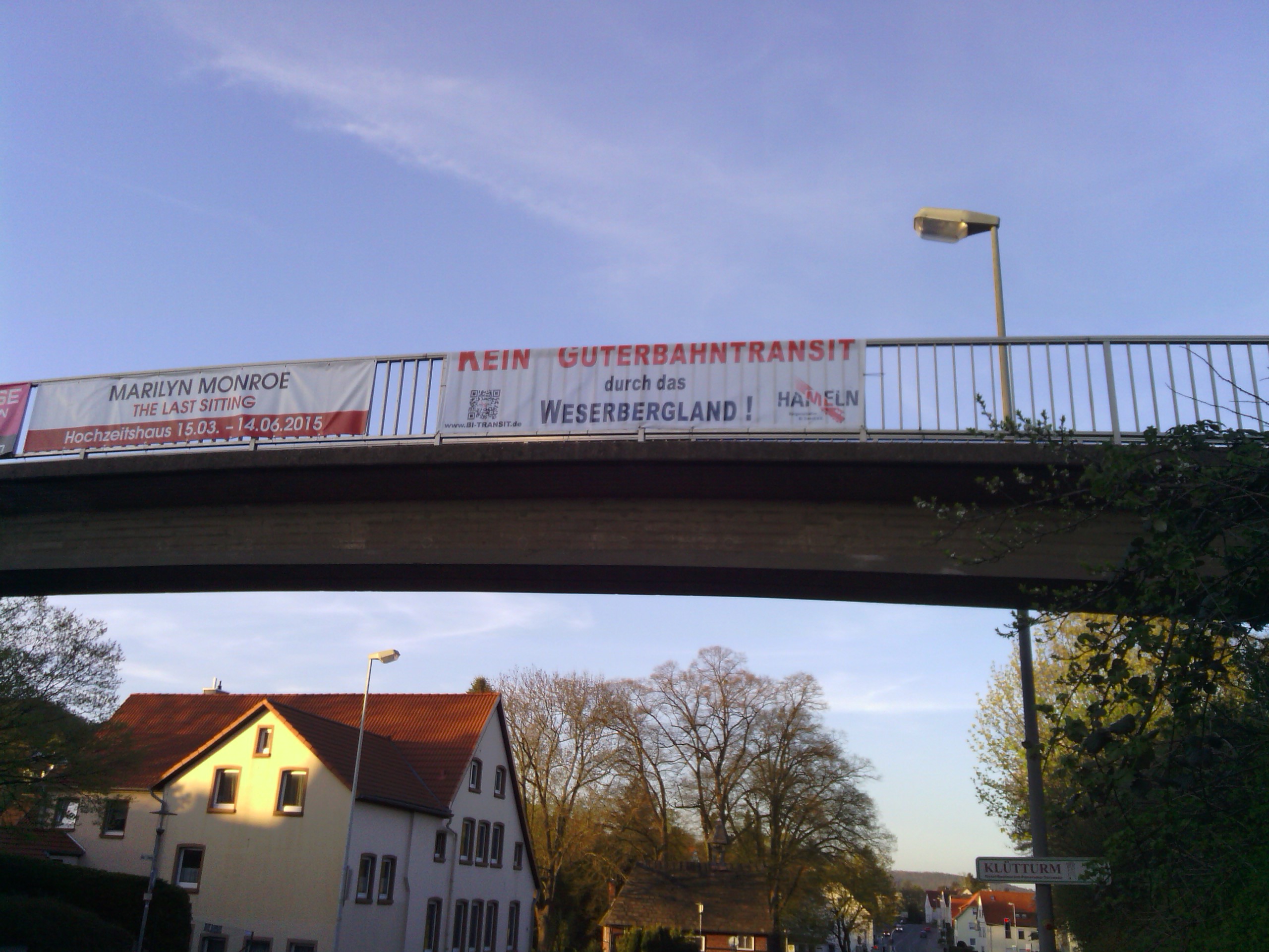 2015_04_13-21-Banner_an_Bruecke_Wangelist.jpg